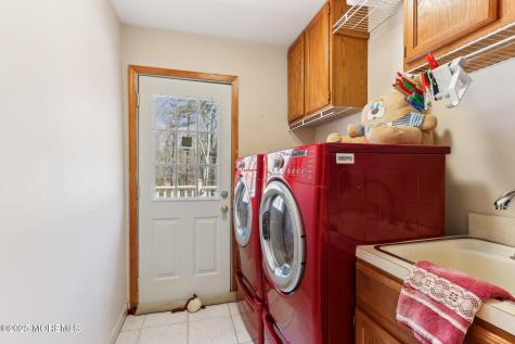2 Donna Court Manalapan NJ 07726