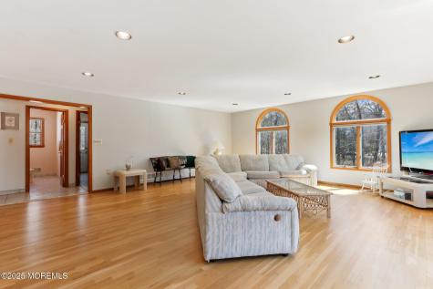 2 Donna Court Manalapan NJ 07726