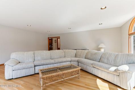 2 Donna Court Manalapan NJ 07726