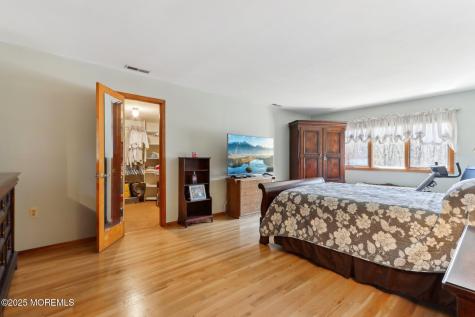 2 Donna Court Manalapan NJ 07726