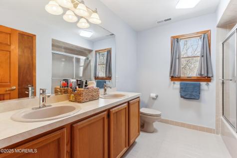 2 Donna Court Manalapan NJ 07726