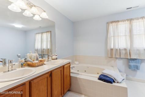 2 Donna Court Manalapan NJ 07726
