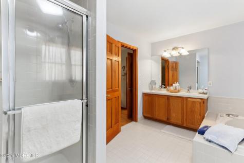 2 Donna Court Manalapan NJ 07726