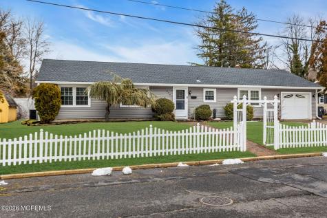 496 Apple Valley Drive Belford NJ 07718