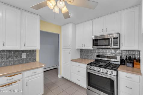 496 Apple Valley Drive Belford NJ 07718