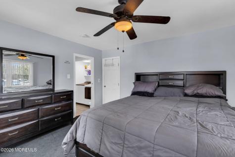 496 Apple Valley Drive Belford NJ 07718