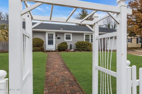 496 Apple Valley Drive Belford NJ 07718