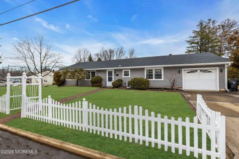 496 Apple Valley Drive Belford NJ 07718