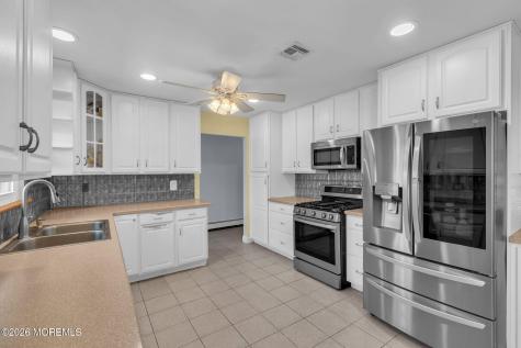 496 Apple Valley Drive Belford NJ 07718