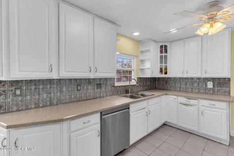 496 Apple Valley Drive Belford NJ 07718