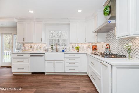 11 Mohican Drive Middletown NJ 07748