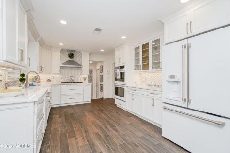 11 Mohican Drive Middletown NJ 07748