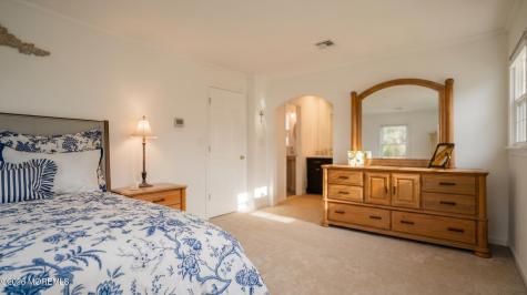 11 Mohican Drive Middletown NJ 07748