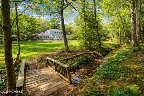 11 Mohican Drive Middletown NJ 07748