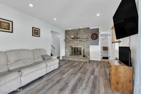 17 Fontainebleau Drive Brick NJ 08723