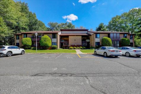 29 Meadow Green Circle Manalapan NJ 07726