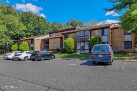 29 Meadow Green Circle Manalapan NJ 07726