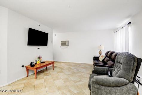 29 Meadow Green Circle Manalapan NJ 07726
