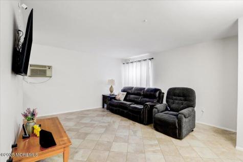 29 Meadow Green Circle Manalapan NJ 07726