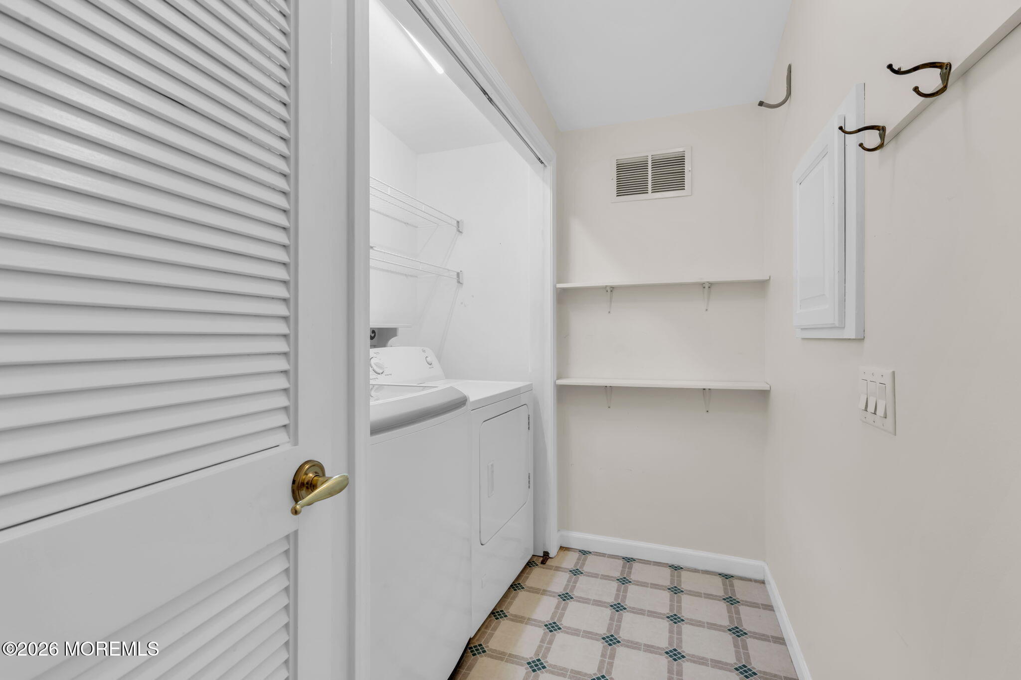 17 Tanglewood Drive Cream Ridge NJ 08514