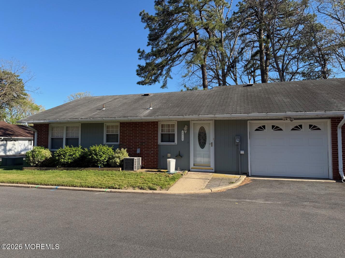 682 New Castle Court Lakewood NJ 08701