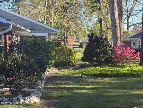 682 New Castle Court Lakewood NJ 08701