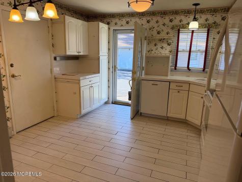 682 New Castle Court Lakewood NJ 08701