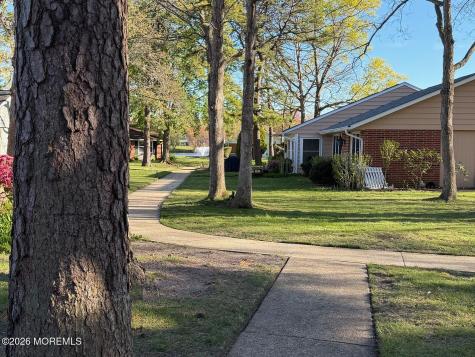 682 New Castle Court Lakewood NJ 08701