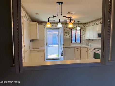 682 New Castle Court Lakewood NJ 08701