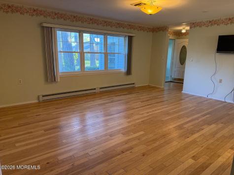 682 New Castle Court Lakewood NJ 08701