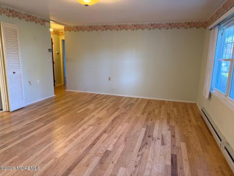 682 New Castle Court Lakewood NJ 08701