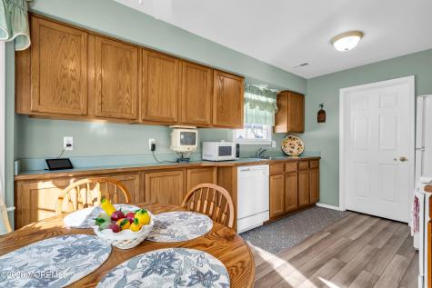 160 Spinnaker Avenue Manahawkin NJ 08050