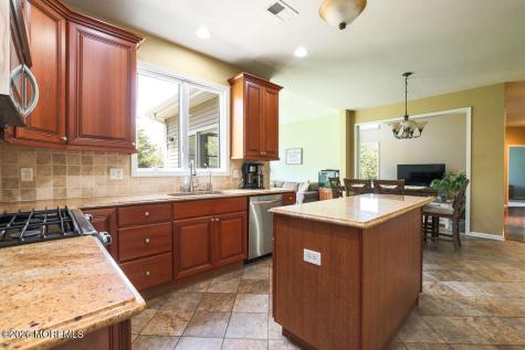 18 Willow Court Manahawkin NJ 08050