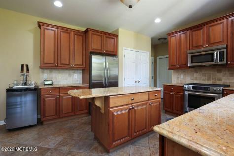 18 Willow Court Manahawkin NJ 08050