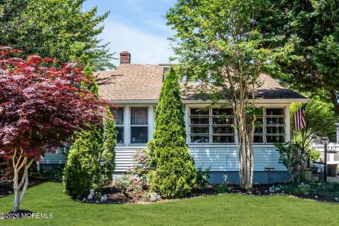 24 Foster Street Middletown NJ 07701