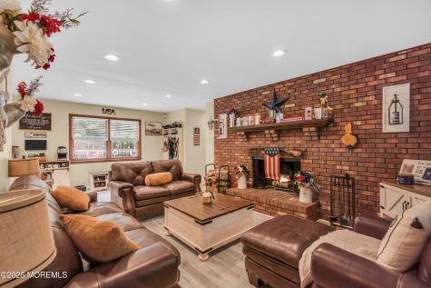 4 Crestview Court Farmingdale NJ 07727