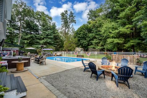 4 Crestview Court Farmingdale NJ 07727