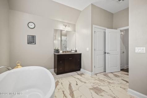 9 Gatarz Court East Brunswick NJ 08816
