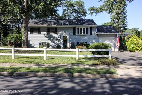43 Darien Road Howell NJ 07731
