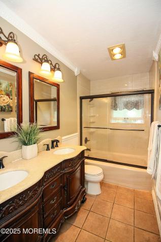 43 Darien Road Howell NJ 07731