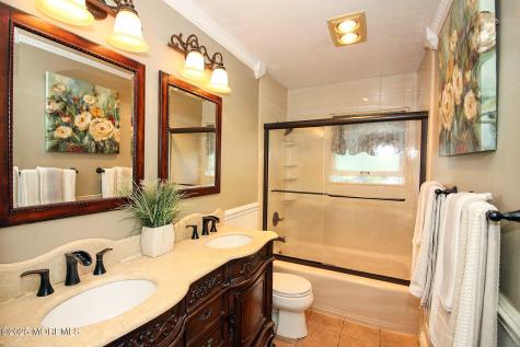 43 Darien Road Howell NJ 07731