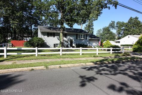 43 Darien Road Howell NJ 07731