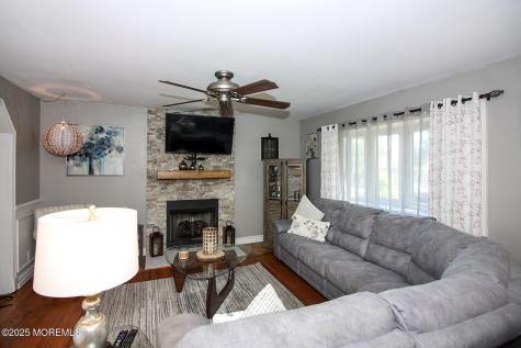 43 Darien Road Howell NJ 07731