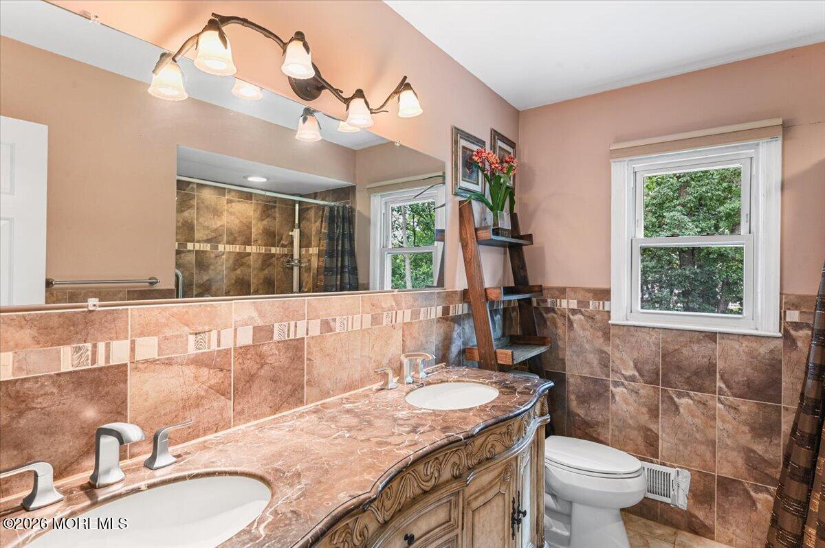 8 Dusko Drive Parlin NJ 08859