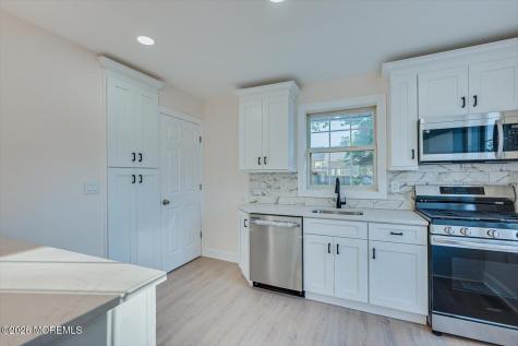 17 Washington Avenue Leonardo NJ 07737