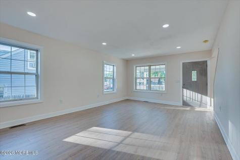 17 Washington Avenue Leonardo NJ 07737