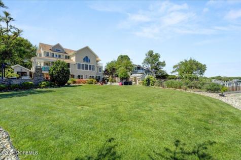 68 Seneca Place Oceanport NJ 07757