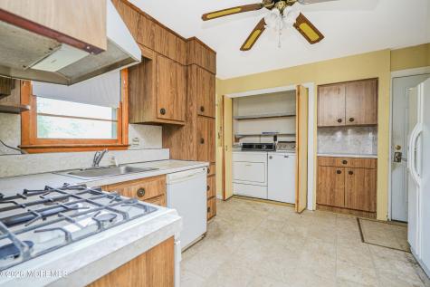 69 Whalepond Road Oakhurst NJ 07755