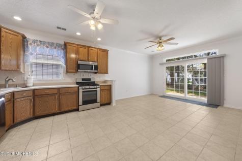 18 Amberwinds Court Lakewood NJ 08701