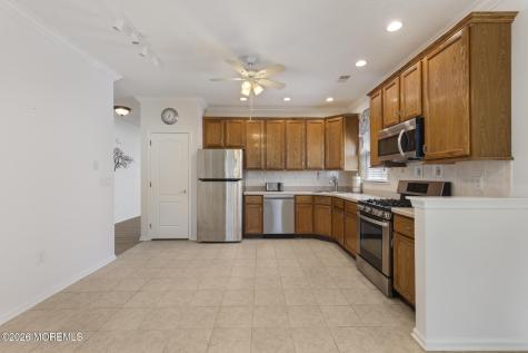 18 Amberwinds Court Lakewood NJ 08701